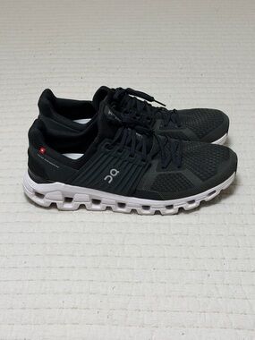 On Running Men's Black and White Cloudflow-style Sneakers